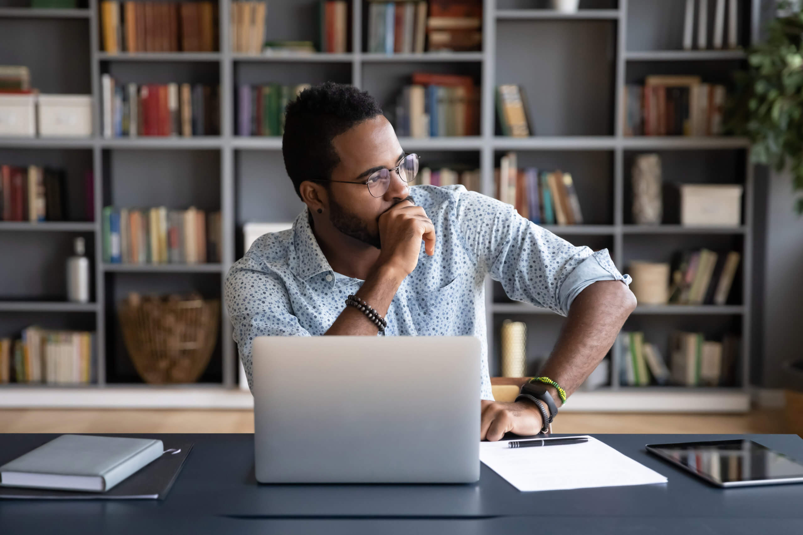 A student sitting at a desk and glancing to the side.