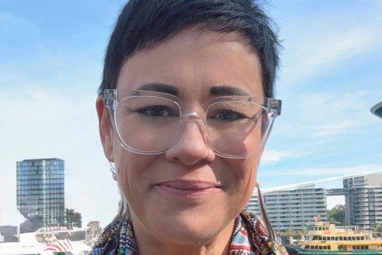 Profile photo of Mellissa Johnson, Bachelor of Social Work alumni standing in front of Sydney Harbour - mobile